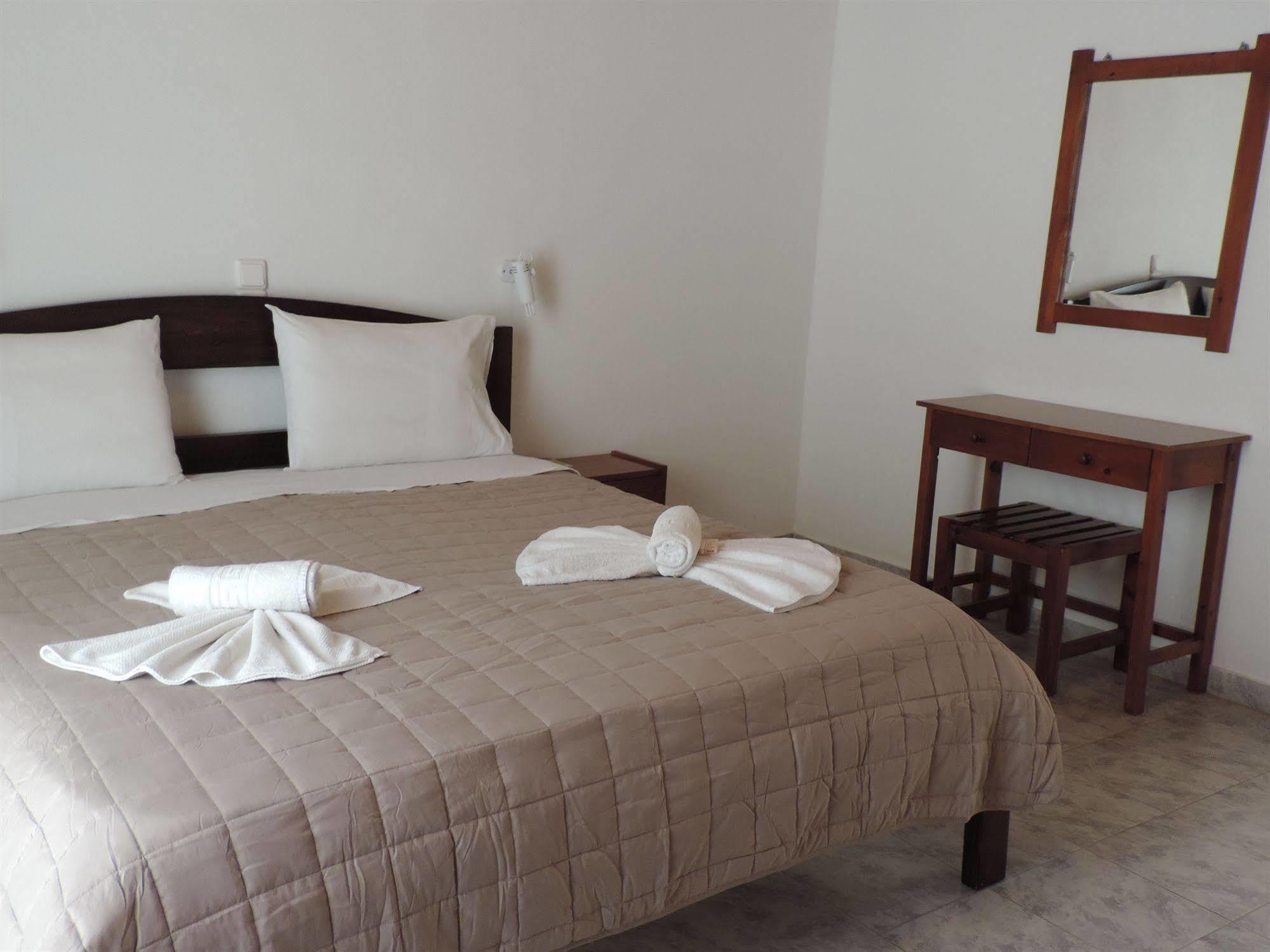 Madares Hotel Loutro Exterior foto